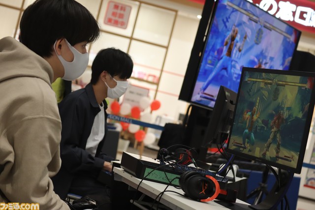 『スト5』SFLファン交流キャラバン in 愛知リポート。板橋ザンギエフ選手率いるコミュファ DetonatioNが集結。個別レクチャーや真剣勝負など、ファンとの交流の模様をお届け