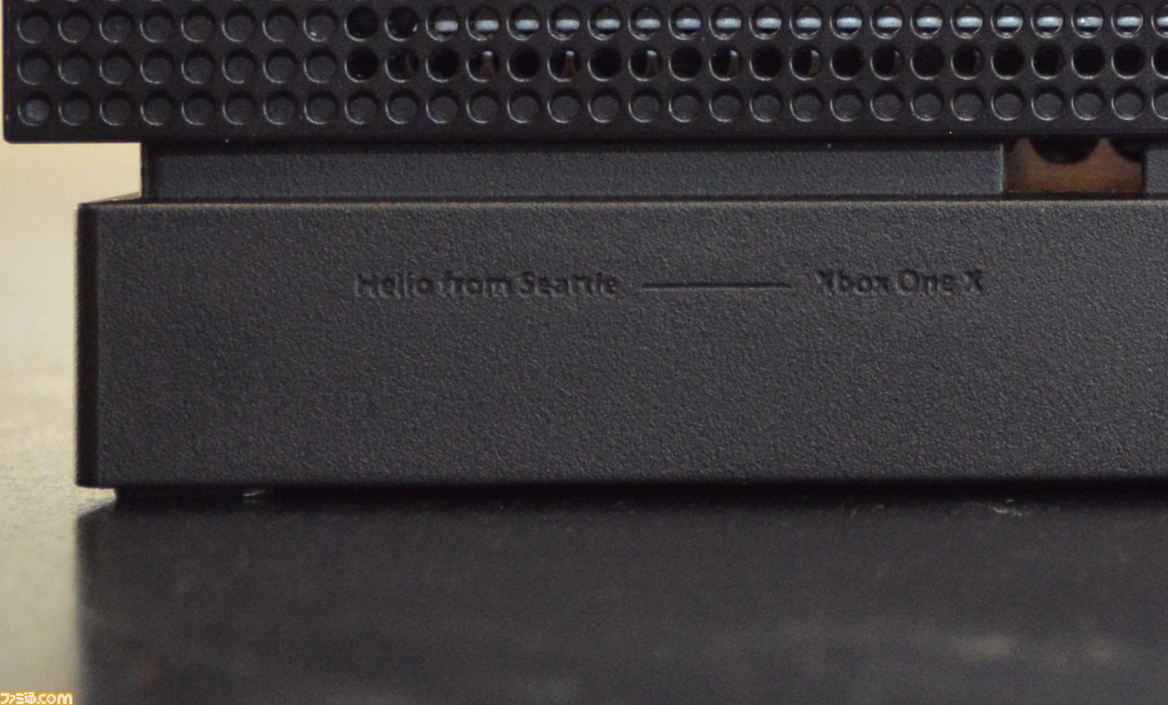 Xbox One Xの製品版が編集部に到着! さっそく本体構成をチェックしてみた!!_27