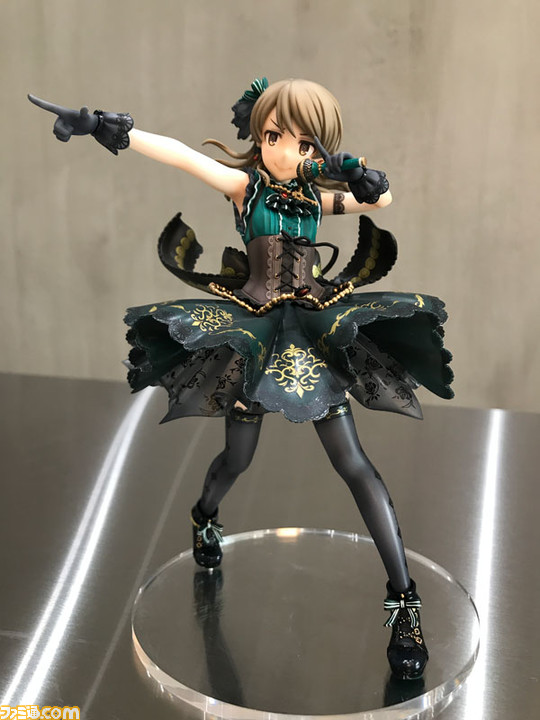 『アイマス シンデレラガールズ』森久保乃々役の高橋花林さんが“どやくぼ”新作フィギュアをチェック! 「スカートとニーハイがかわいい!」_07