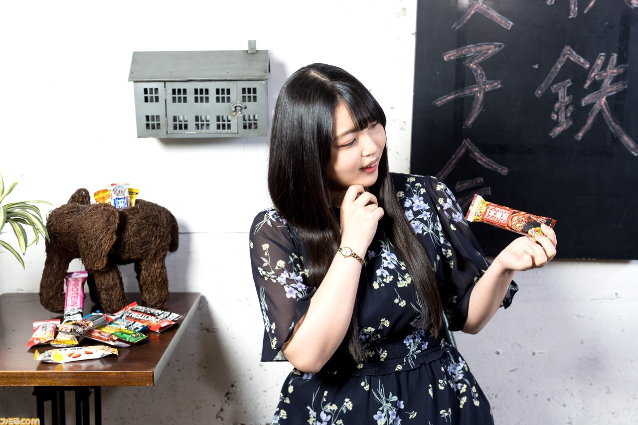 声優・大坪由佳さんが“1本満足バー”10種類を食べ比べ。これを読めばきっと自分にピッタリのフレーバーが見つかる!