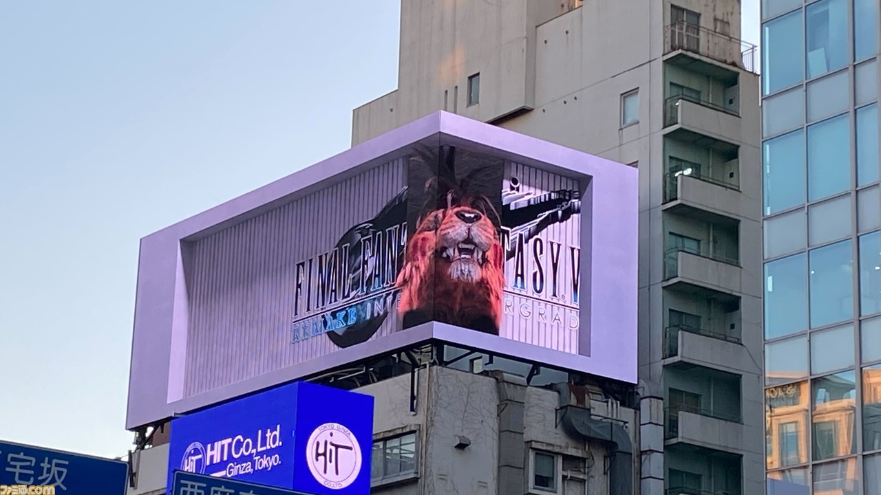『FF7 リメイク』レッドXIIIが表参道に脱走! 神羅の追手から逃げ回る姿、おもちゃで遊ぶおちゃめなシーンなどが映し出された3D映像をリポート