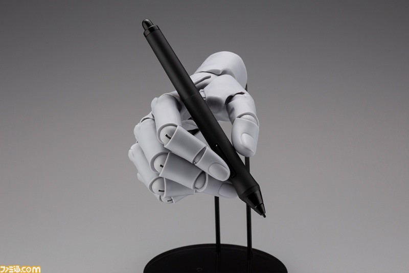 『遊戯王』シリーズの“美手”などを手掛けたアニメーター・加々美高浩が監修するハンドモデルが発売決定。人体が動かない方向にはロックがかかる構造でリアルな可動域が再現