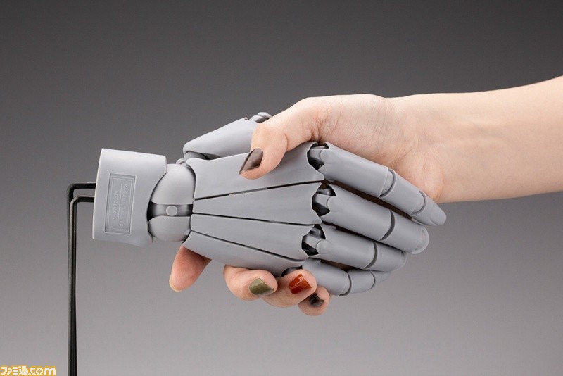 『遊戯王』シリーズの“美手”などを手掛けたアニメーター・加々美高浩が監修するハンドモデルが発売決定。人体が動かない方向にはロックがかかる構造でリアルな可動域が再現