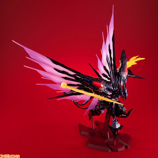 『遊戯王』No.107 銀河眼の時空竜がフィギュア化。メカニックデザイナーKoma氏のアレンジによって緻密な造形に。ニュートラル体のフィギュアも付属