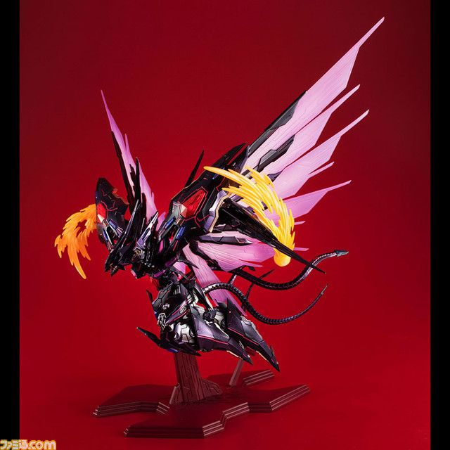 『遊戯王』No.107 銀河眼の時空竜がフィギュア化。メカニックデザイナーKoma氏のアレンジによって緻密な造形に。ニュートラル体のフィギュアも付属