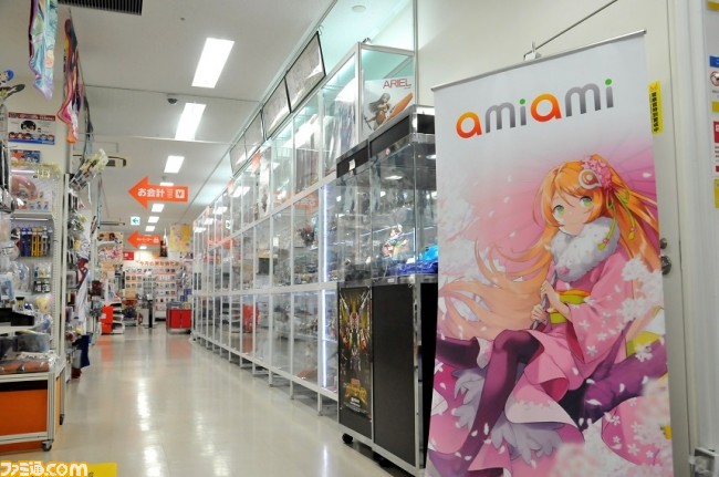 『遊戯王』No.107 銀河眼の時空竜がフィギュア化。メカニックデザイナーKoma氏のアレンジによって緻密な造形に。ニュートラル体のフィギュアも付属