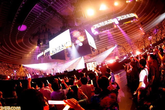 『アイマス シンデレラガールズ』“燿城夜祭 -かがやきよまつり-”2日目リポート。大阪出身アイドルが『あんきら!?狂騒曲』ならぬ『おおさか!?狂騒曲』を披露! 大阪らしいユニークな演出で最高の夜祭に