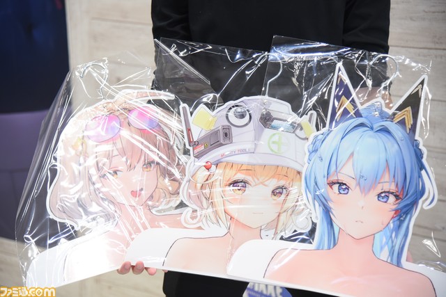 【コミケ】『NIKKE』ブースまとめ。リアル10連ガチャが復刻。シリアルコード付きのポストカードや、水着ニケの登場も【随時更新】